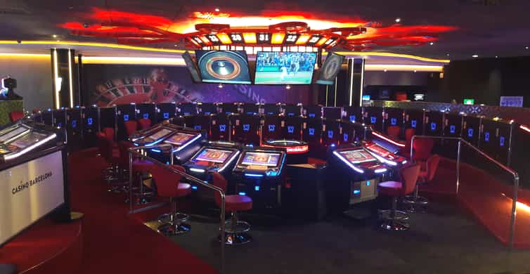 Mesa de ruleta en el Casino Barcelona con crupier en vivo y ambiente elegante.

