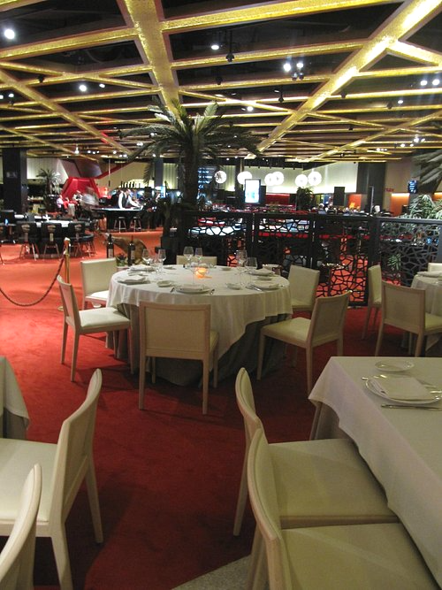 Restaurante del Casino Costa Brava en Lloret de Mar, con cocina mediterránea y ambiente moderno.